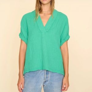 XIRENA AVERY TOP IN GREEN